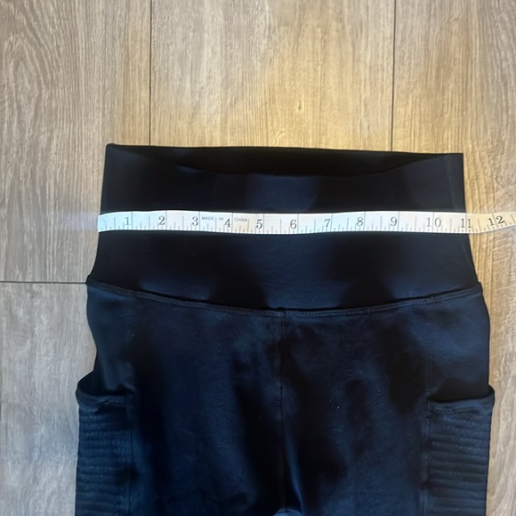 Fabletics Leggings with Pockets - Picture 5 of 15